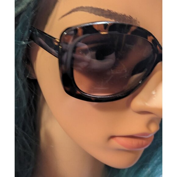 Laundry By Design Retro Tortoise Sunglasses - Picture 10 of 10